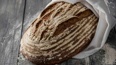 Brot backen aus Sauerteig